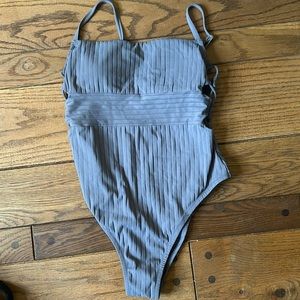 Lot of 8 womens swimsuits size L